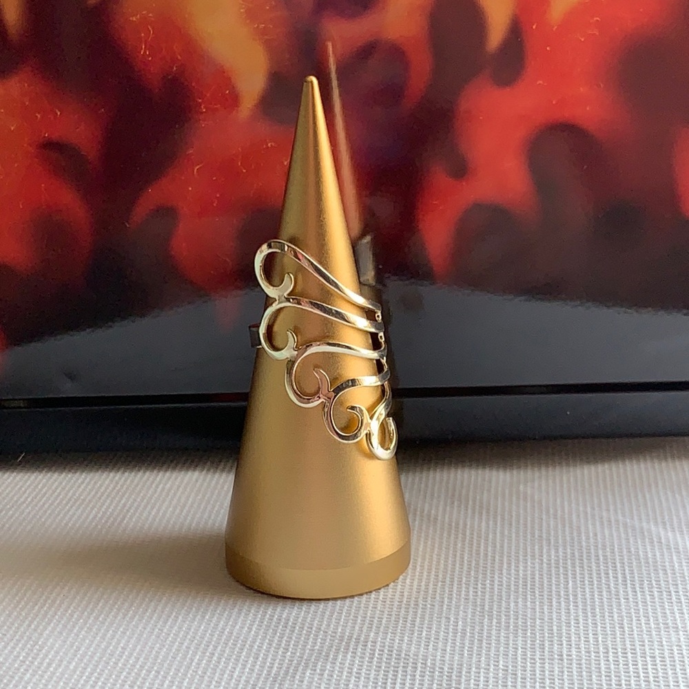Swirl ring in silver tone